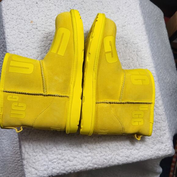 NEW UGG Classic Mini Scatter Graphic boot in yellow bootie US 5 - Picture 3 of 6